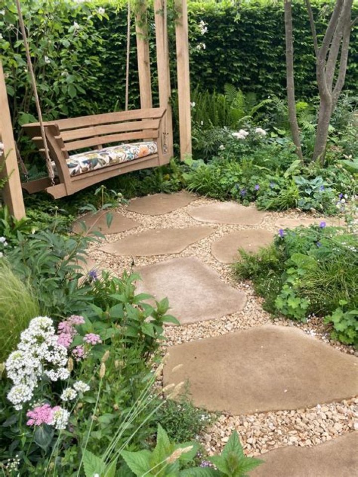 10 garden path ideas