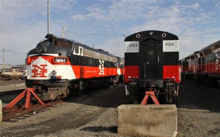 Connecticut sells its last FL9 locomotives