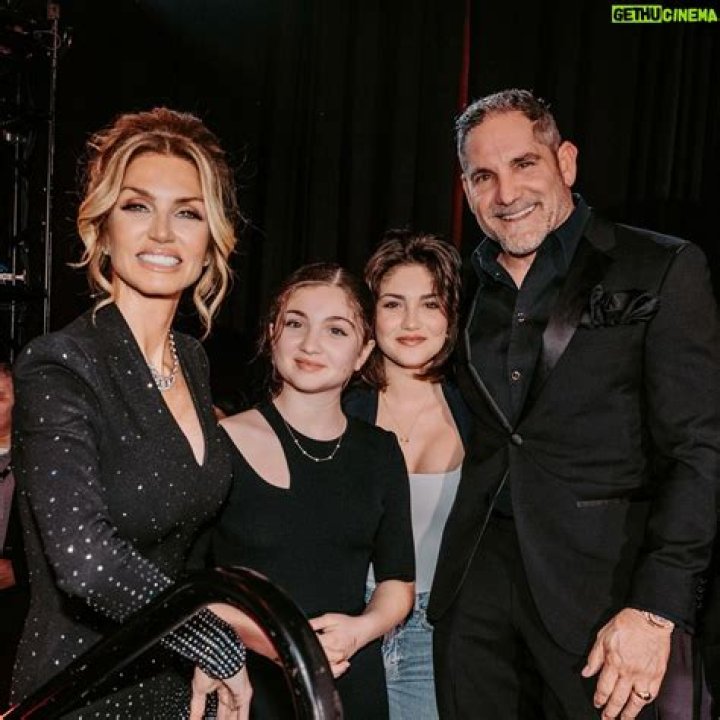 Elena Lyons Bio, Age, Net Worth 2022, Salary, Husband, Kids, Height