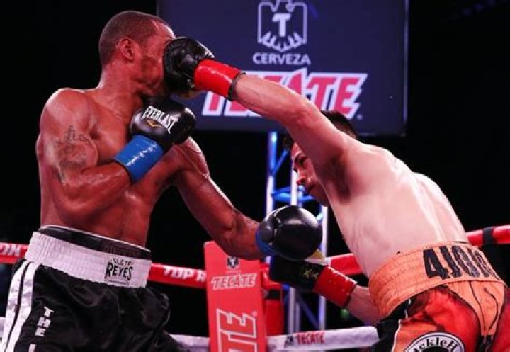 Francisco Santana shuts out Ed Paredes over 10