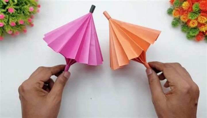 How to make a paper umbrella that opens and closes