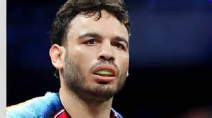 Julio Cesar Chavez Jr. retires in corner after fifth round against Daniel Jacobs