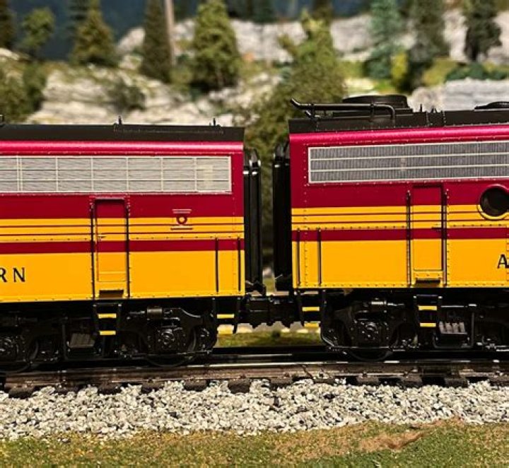 The Lionel Aberdeen, Carolina & Western F9 locomotive set