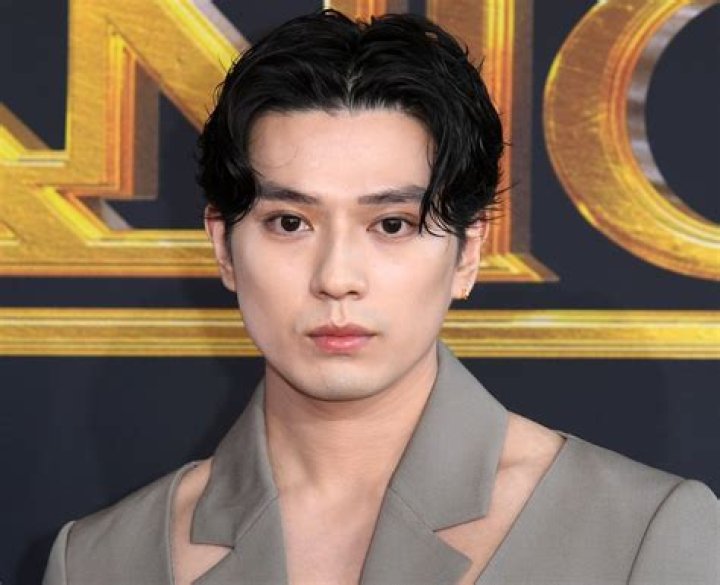 Who is Mackenyu Arata (Roronoa Zoro)? Age, Biography, Net Worth, Height, Girlfriend