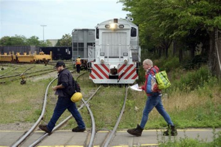 Workers approve contract at National Steel Car, ending 41-day strike
